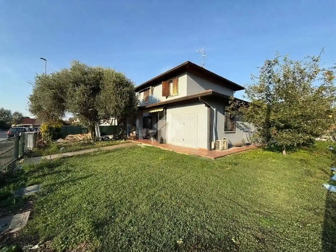 Villa in vendita a Dello