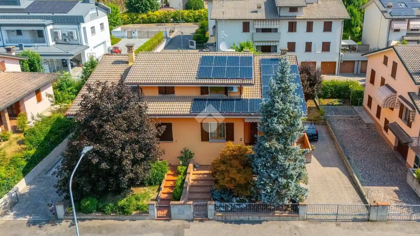 Villa in vendita a Castelnovo di Sotto