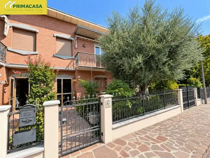Villa in vendita a Carpi