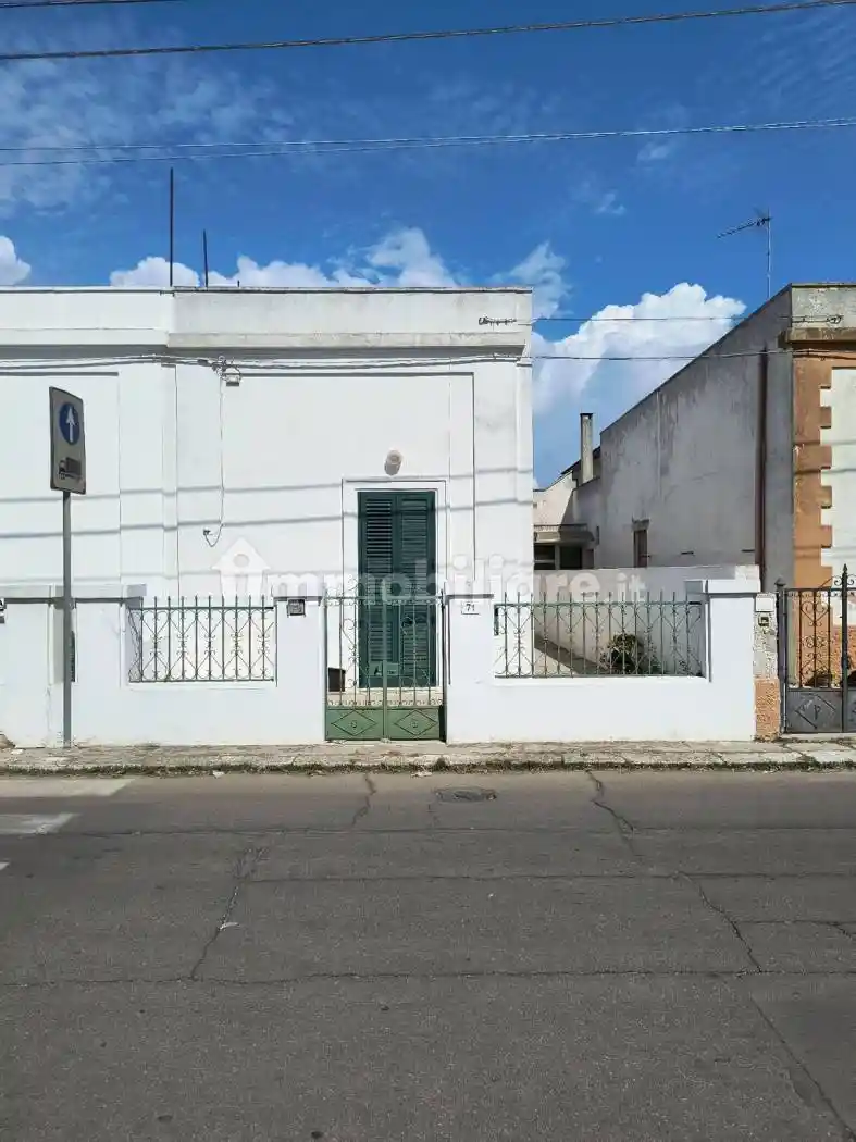 Casa indipendente in affitto a Patù
