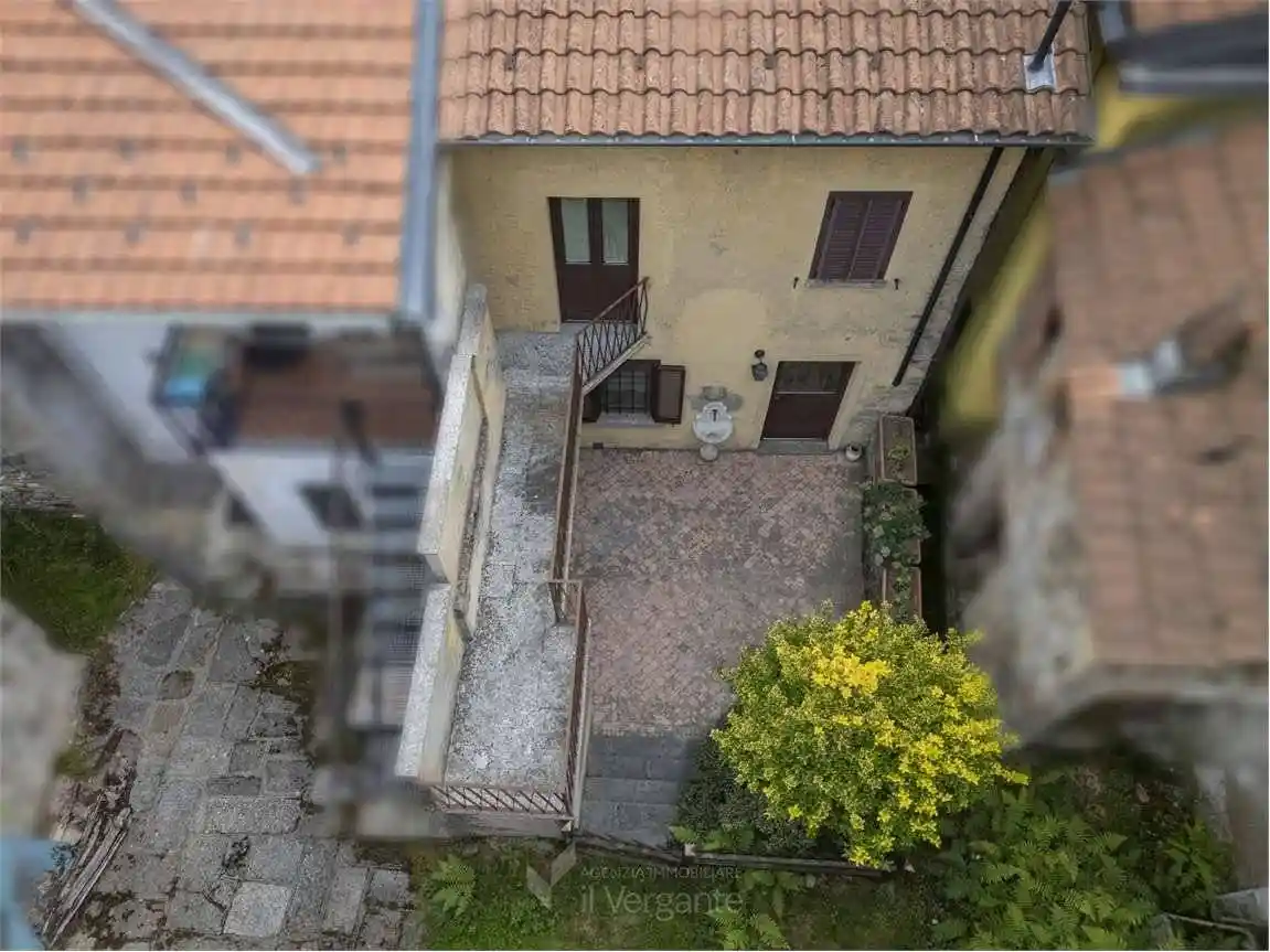 Casa indipendente in vendita a Nebbiuno