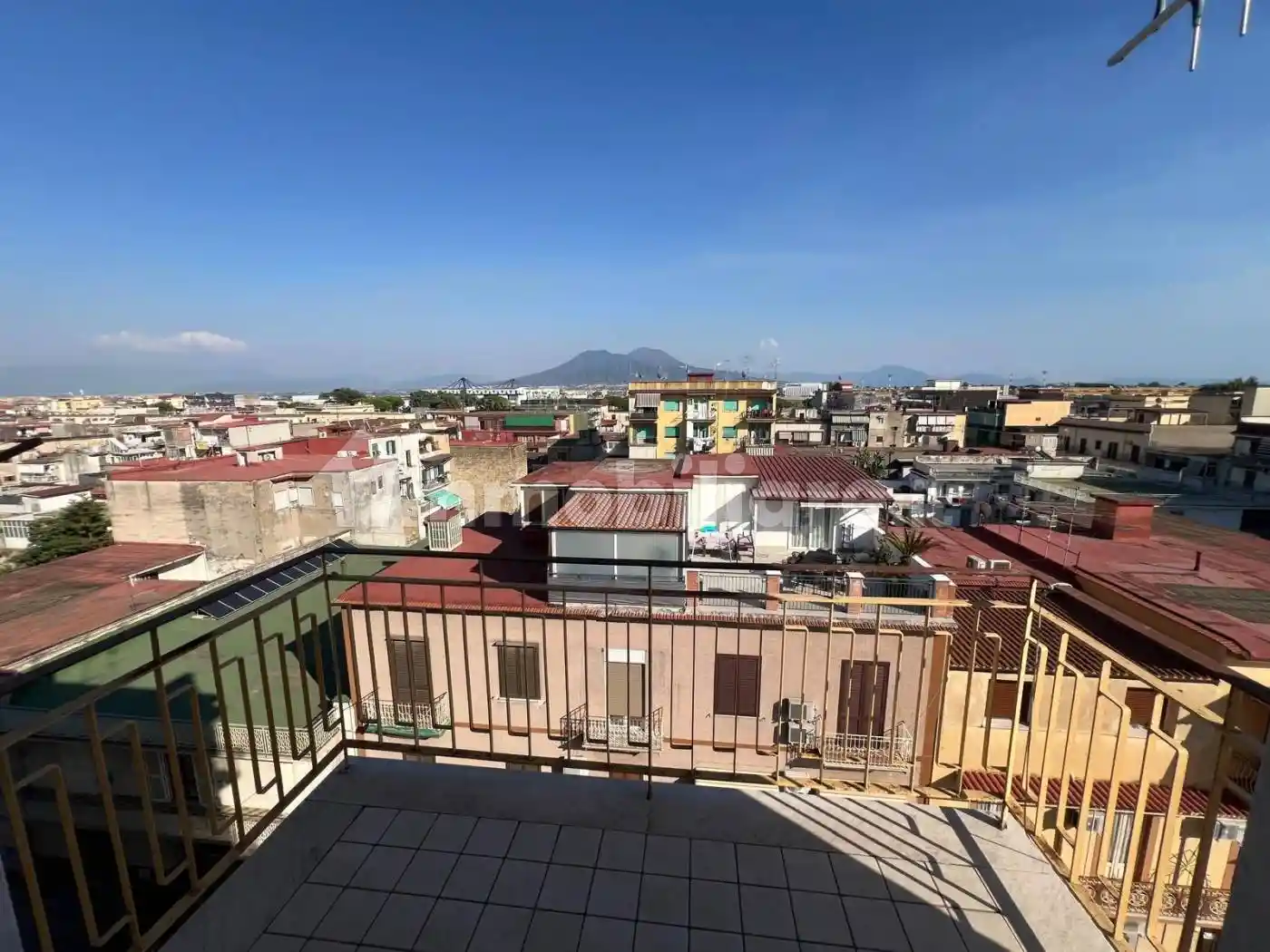 Palazzo - Edificio in affitto a Napoli