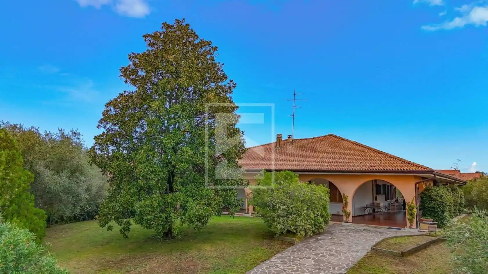 Villa in vendita a Moniga del Garda