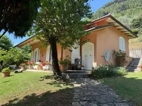 Villa in vendita a Massa