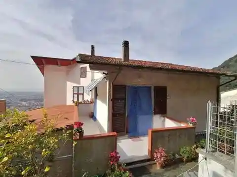 Villa in vendita a Massa