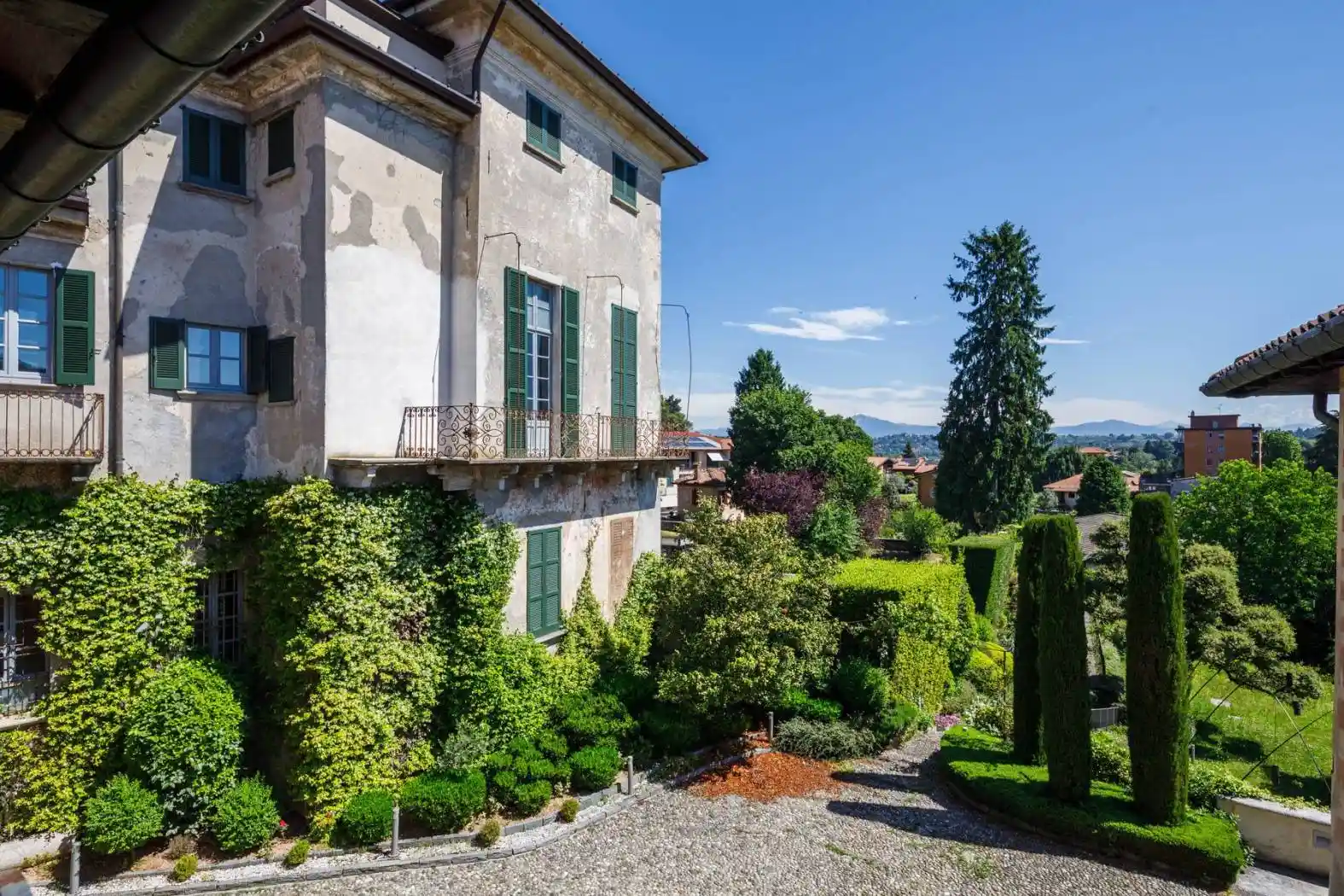 Villa in vendita a Azzate