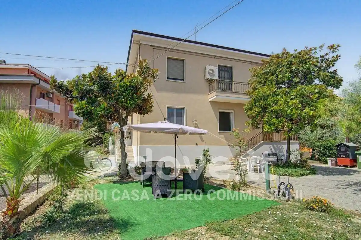 Villa in vendita a Chiaravalle
