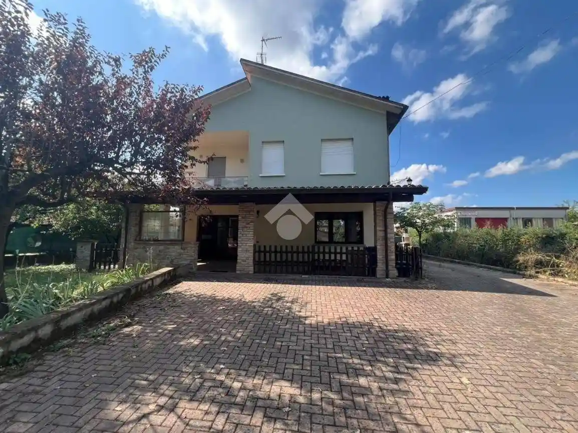 Villa in vendita a Traversetolo