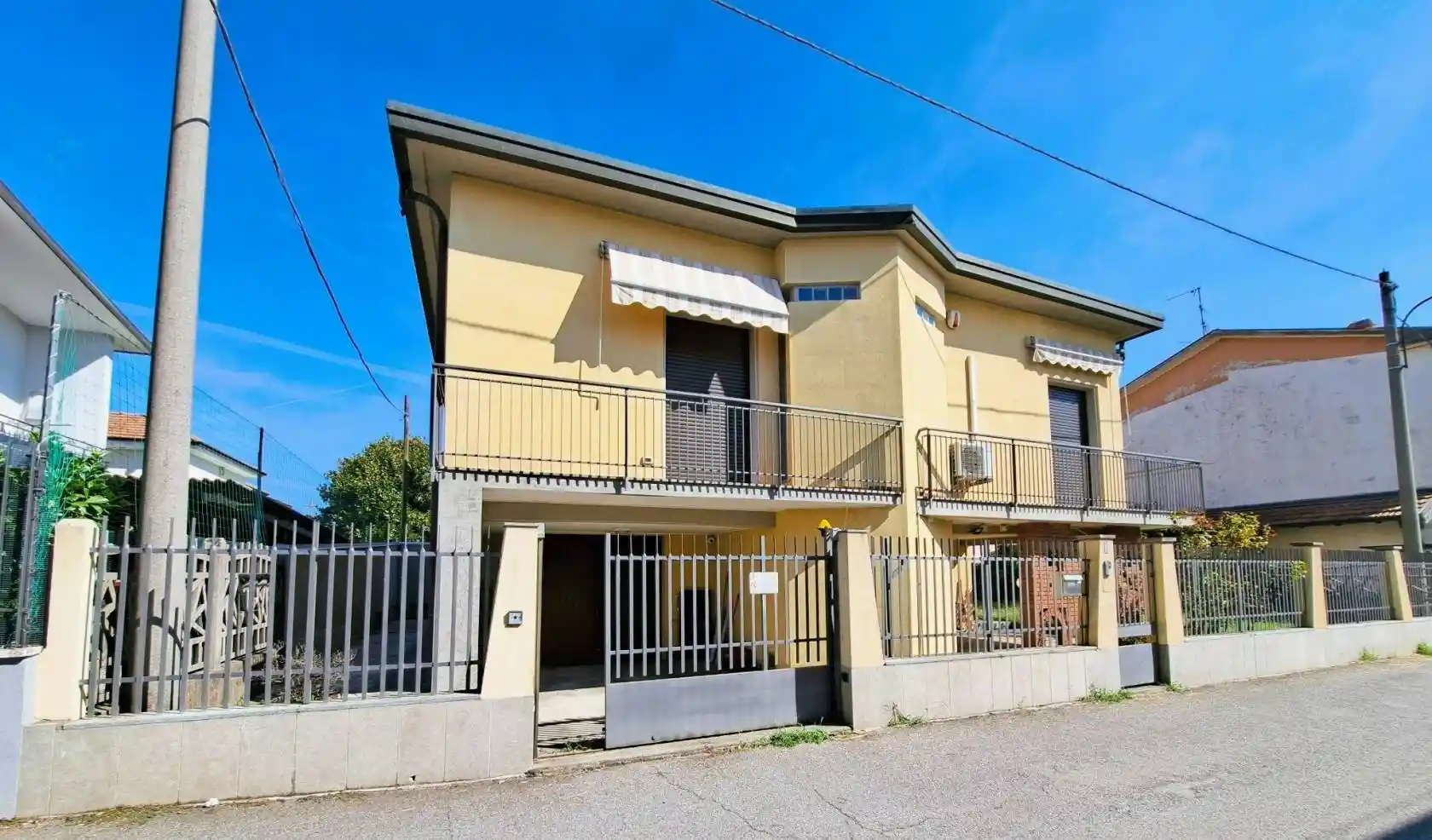 Villa in vendita a Cardano al Campo