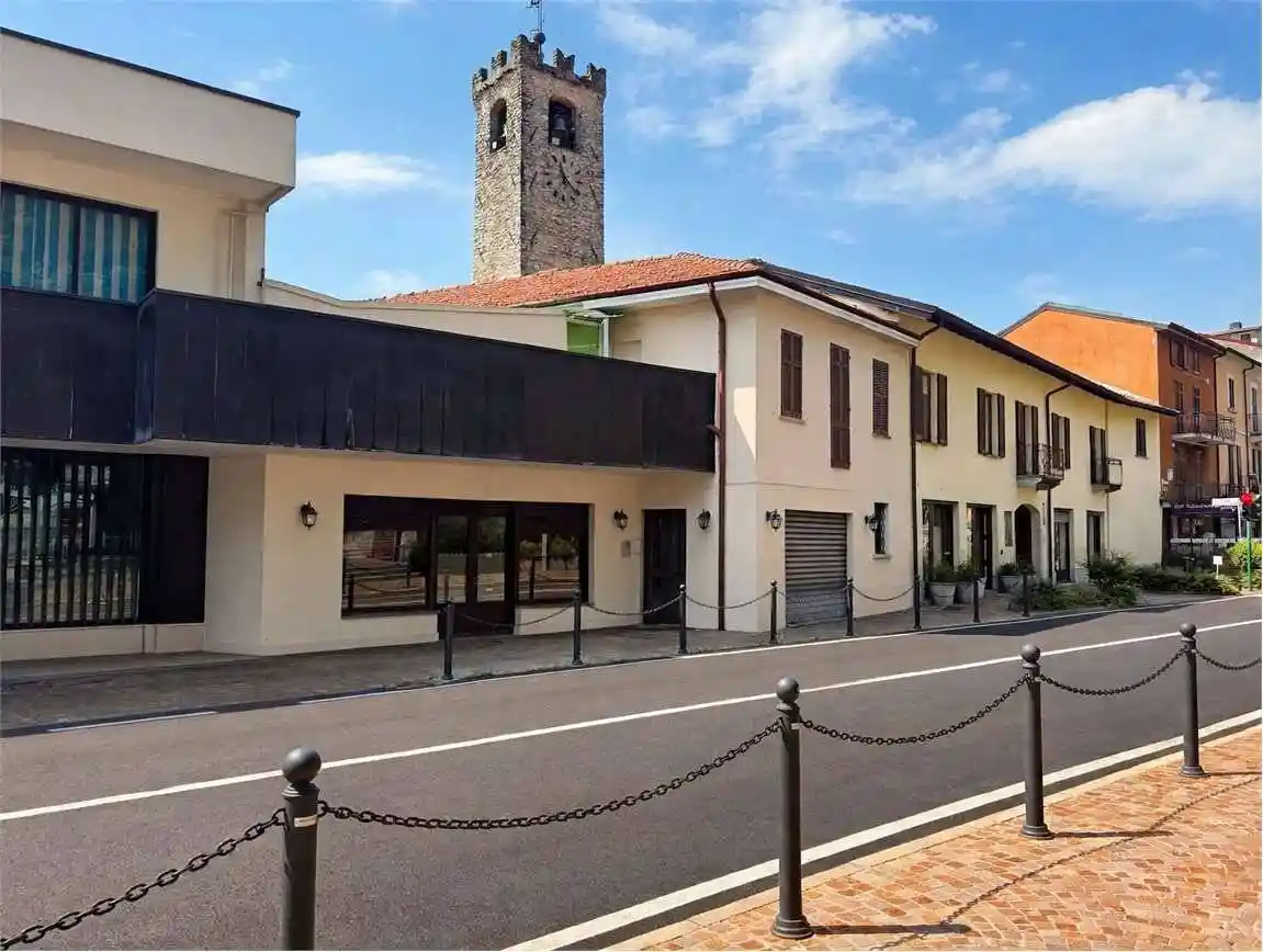 Palazzo - Edificio in vendita a Cuveglio