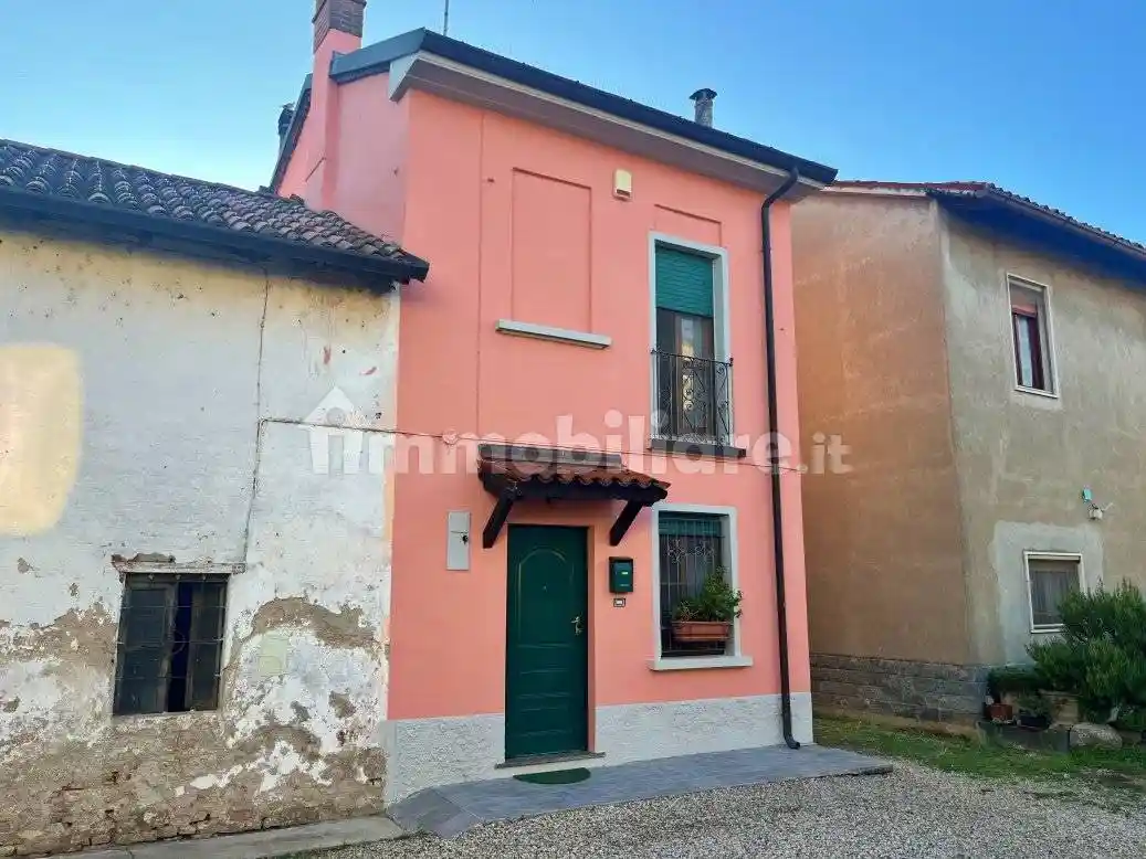 Casa indipendente in vendita a Vellezzo Bellini