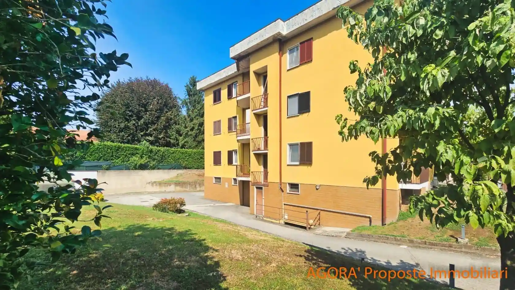 Appartamento in vendita a Angera