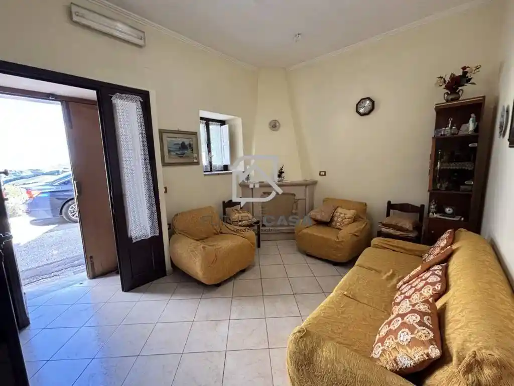 Casa indipendente in vendita a Castel Baronia