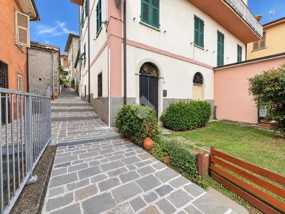 Appartamento in vendita a Follo