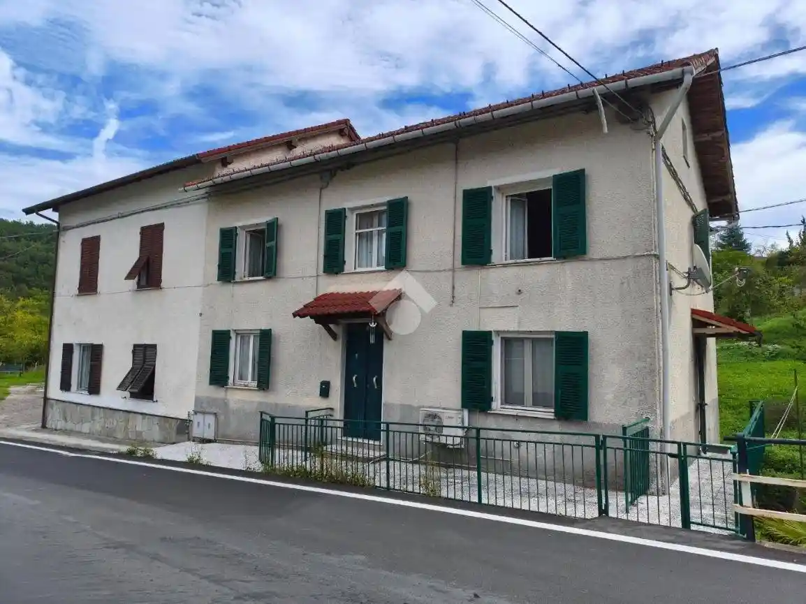 Casa indipendente in vendita a Montoggio