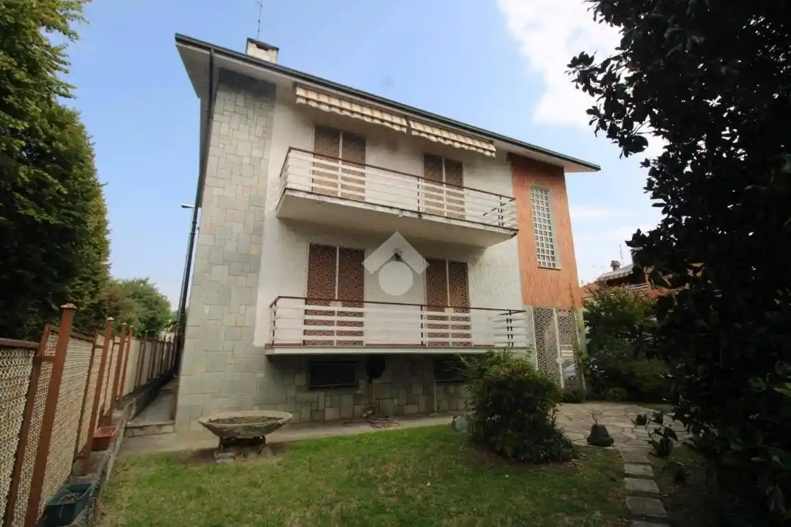 Villa in vendita a Trofarello