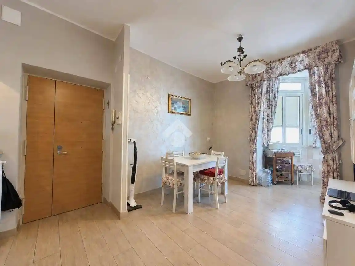 Appartamento in vendita a Napoli