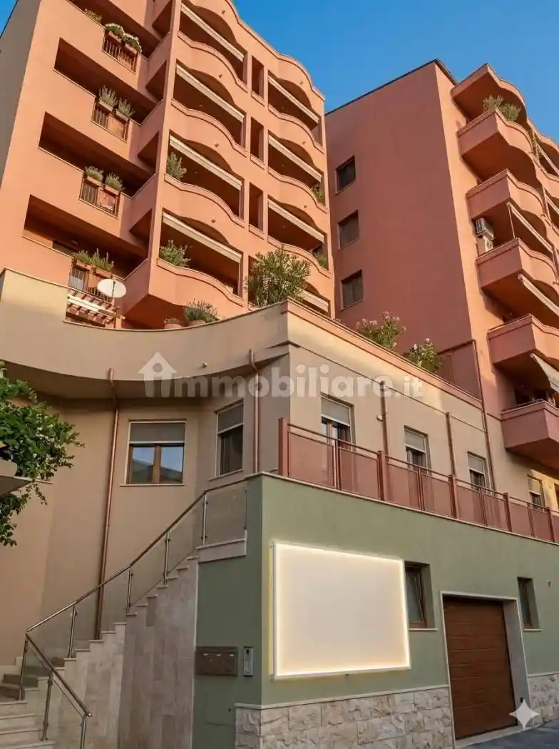 Palazzo - Edificio in vendita a Messina