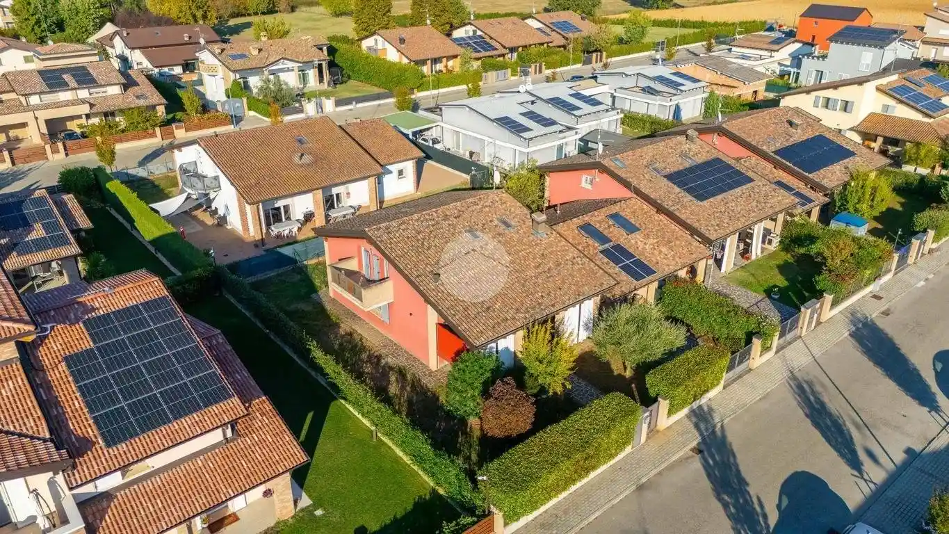 Villa in vendita a Montechiarugolo