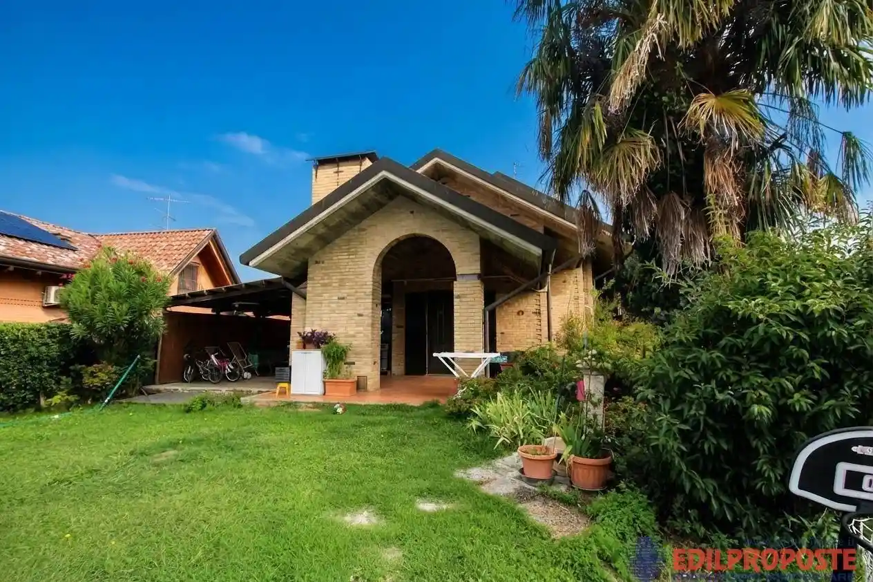 Villa in vendita a Misinto