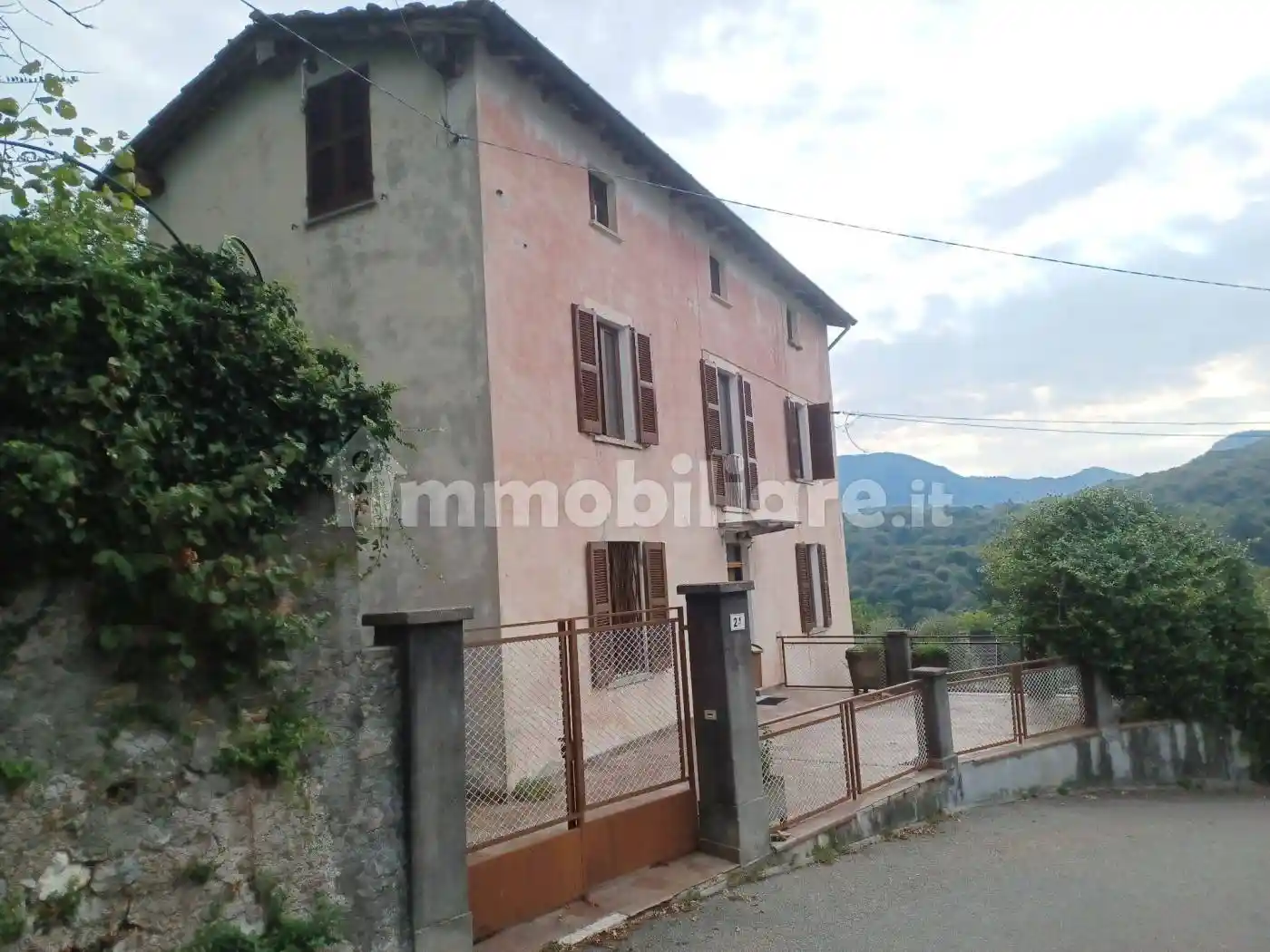 Villa in vendita a Castello Cabiaglio