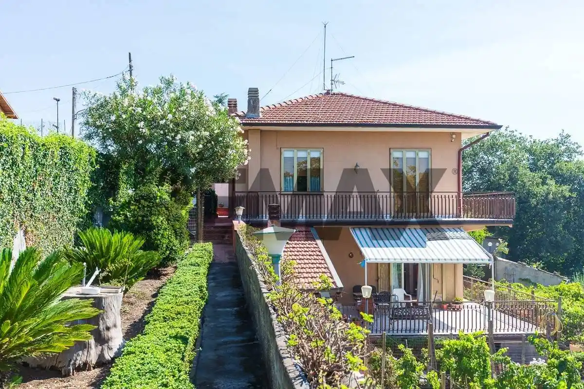 Villa in vendita a Nicolosi