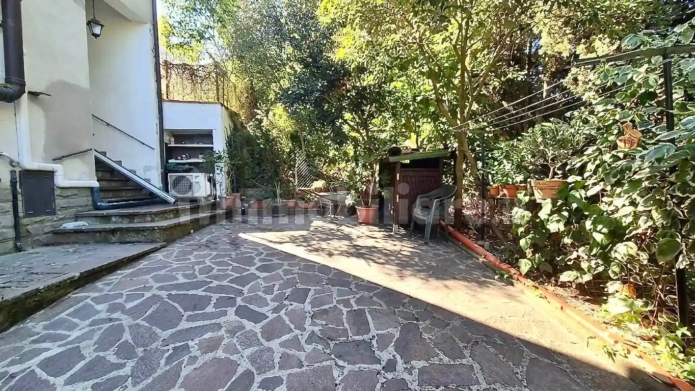 Casa indipendente in vendita a Arezzo