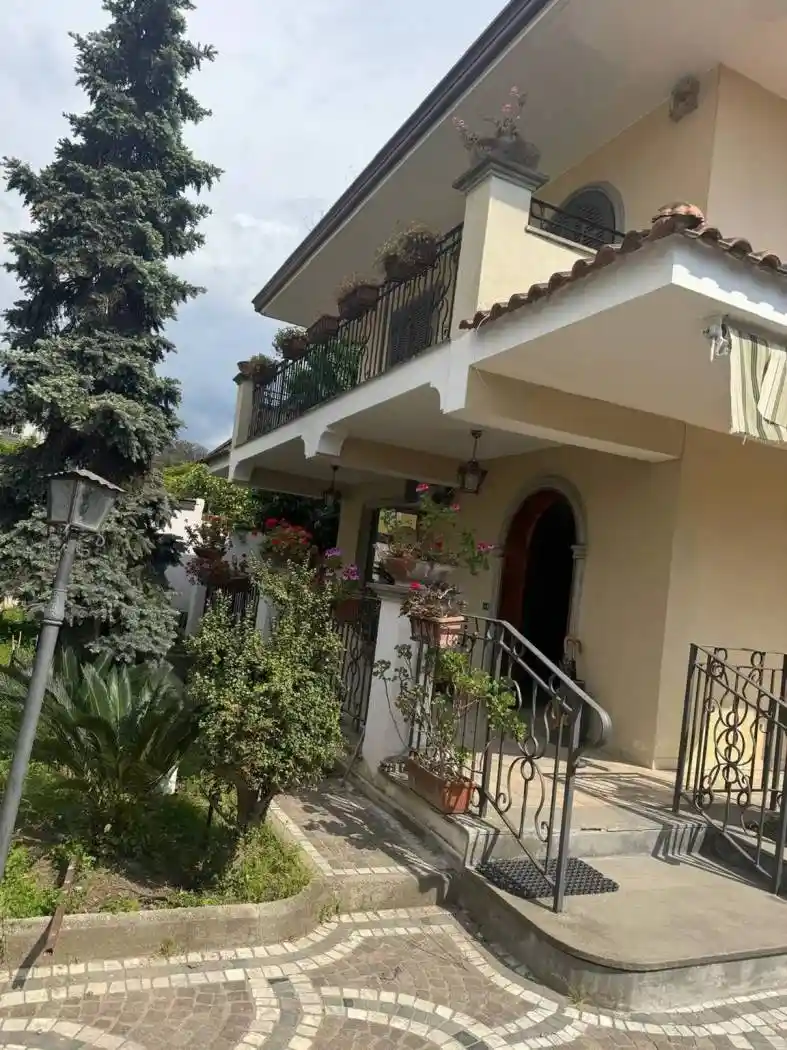 Villa in vendita a Giugliano in Campania