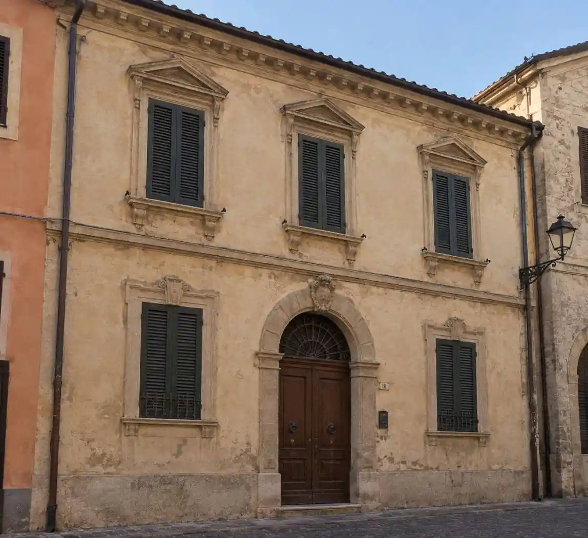 Palazzo - Edificio in vendita a Prato