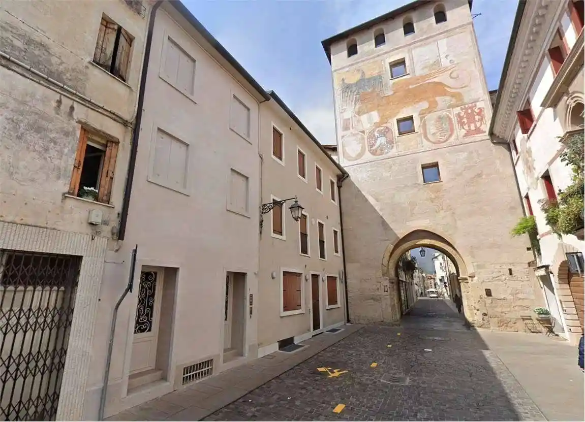 Palazzo - Edificio in vendita a Bassano del Grappa