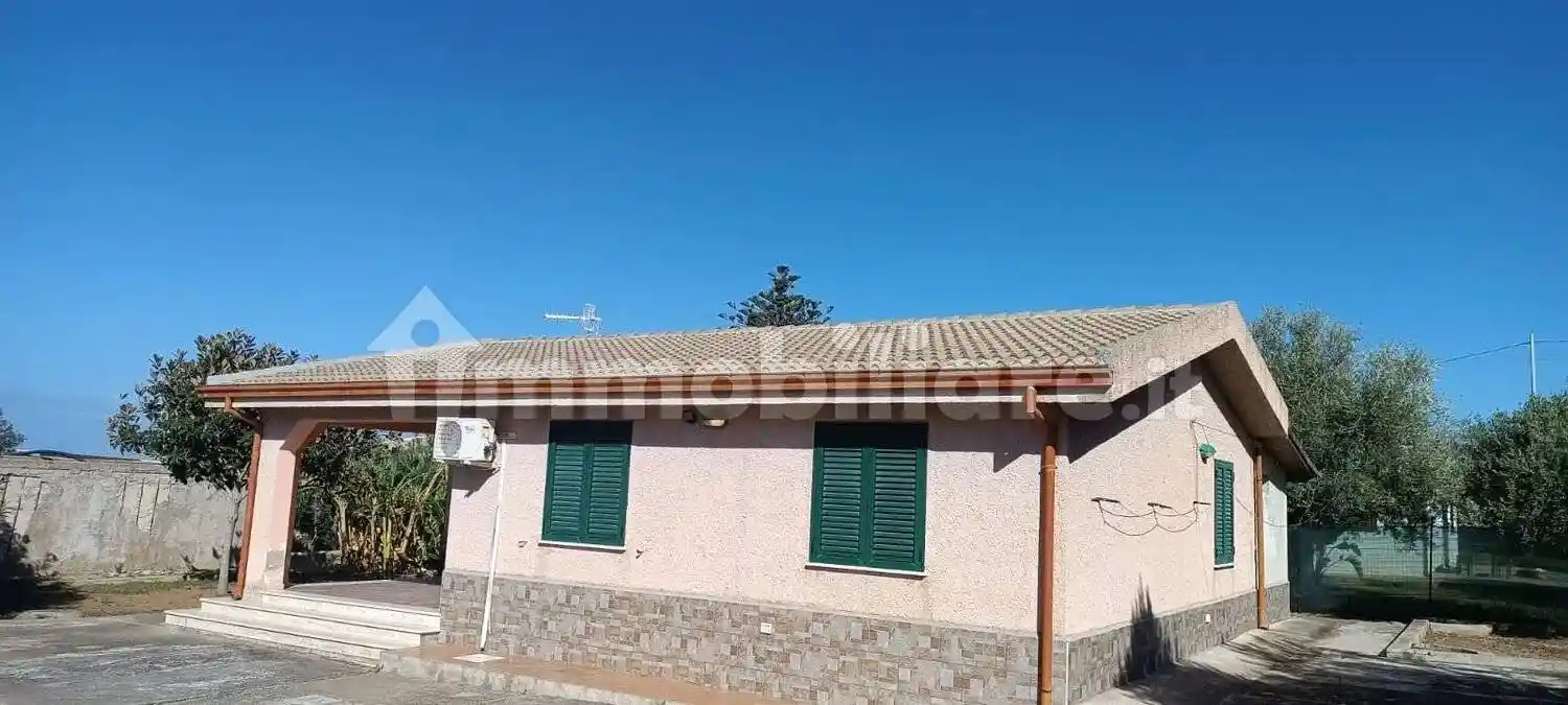 Villa in vendita a Campofelice di Roccella