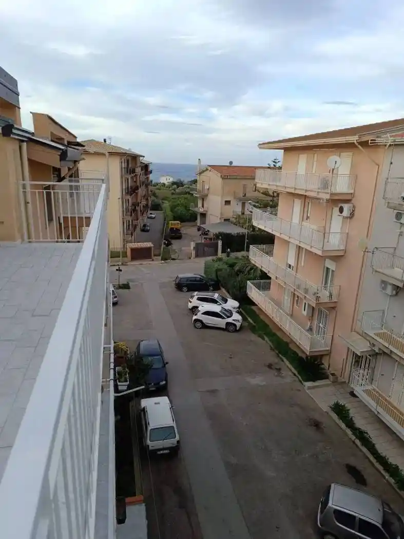 Appartamento in vendita a Campofelice di Roccella
