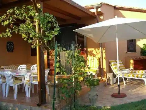 Villa in vendita a Campofelice di Roccella