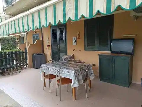 Villa in vendita a Campofelice di Roccella