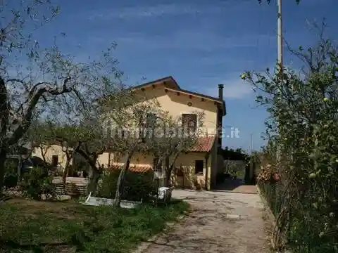 Villa in vendita a Campofelice di Roccella