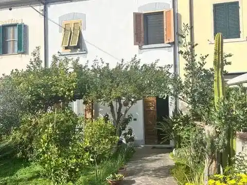 Villa in vendita a Cascina
