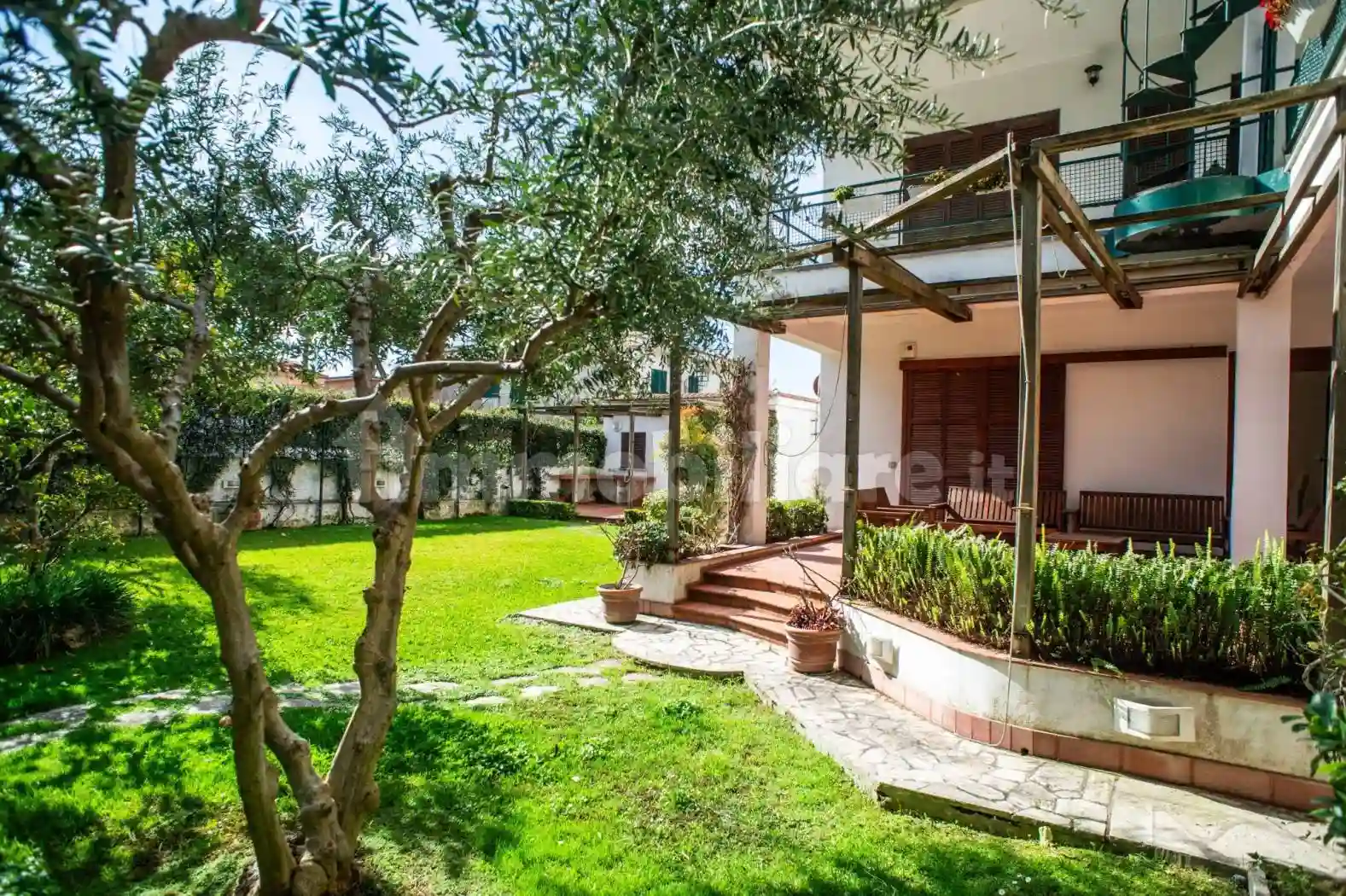 Villa - foto 2