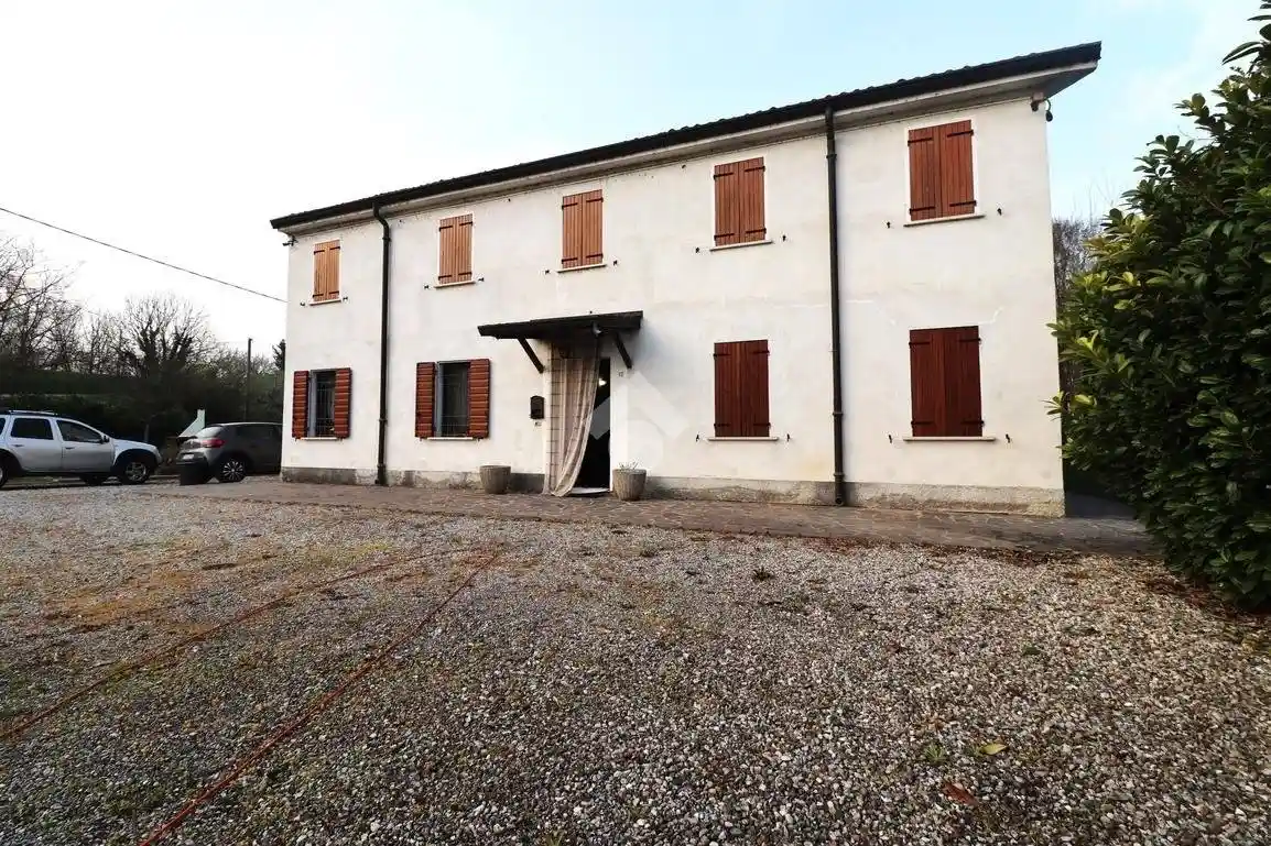 Casa indipendente in vendita a Mantova