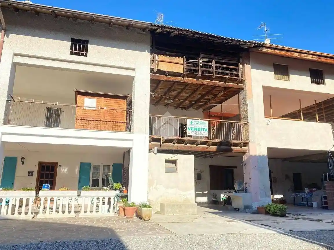 Rustico - Casale in vendita a Castel Rozzone