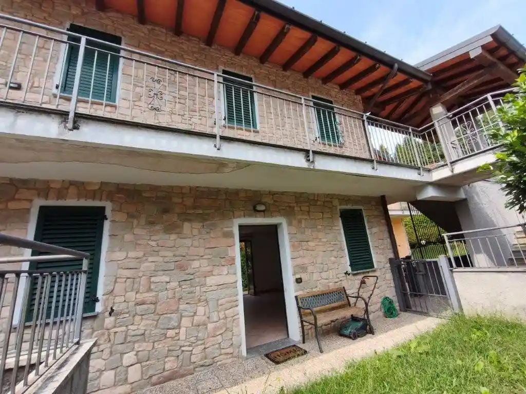 Appartamento in vendita a Montegrino Valtravaglia