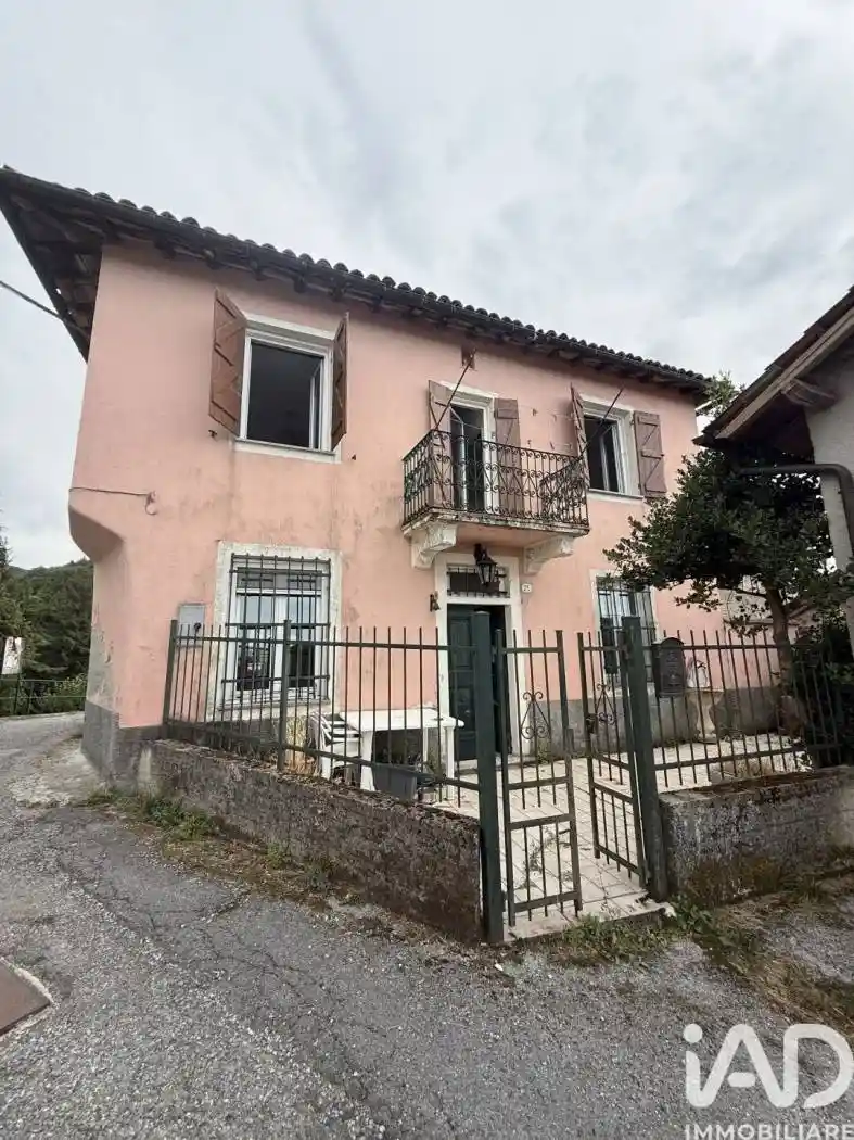 Casa indipendente in vendita a Isola del Cantone