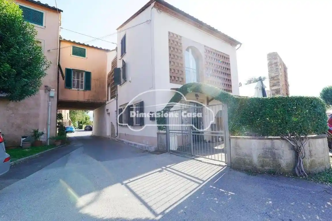Casa indipendente in vendita a Lucca