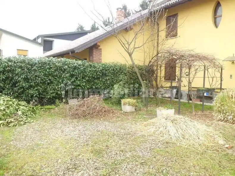 Casa indipendente in vendita a Robecco sul Naviglio