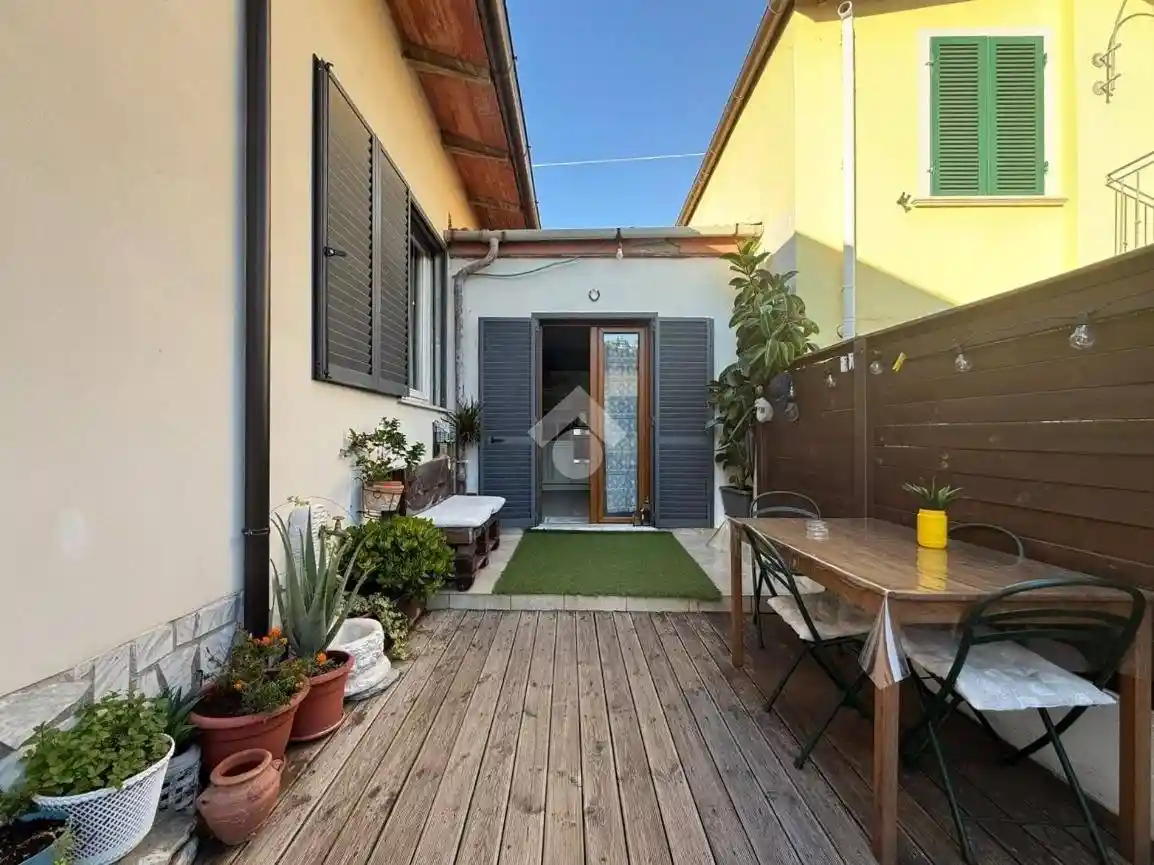 Casa indipendente in vendita a Massa
