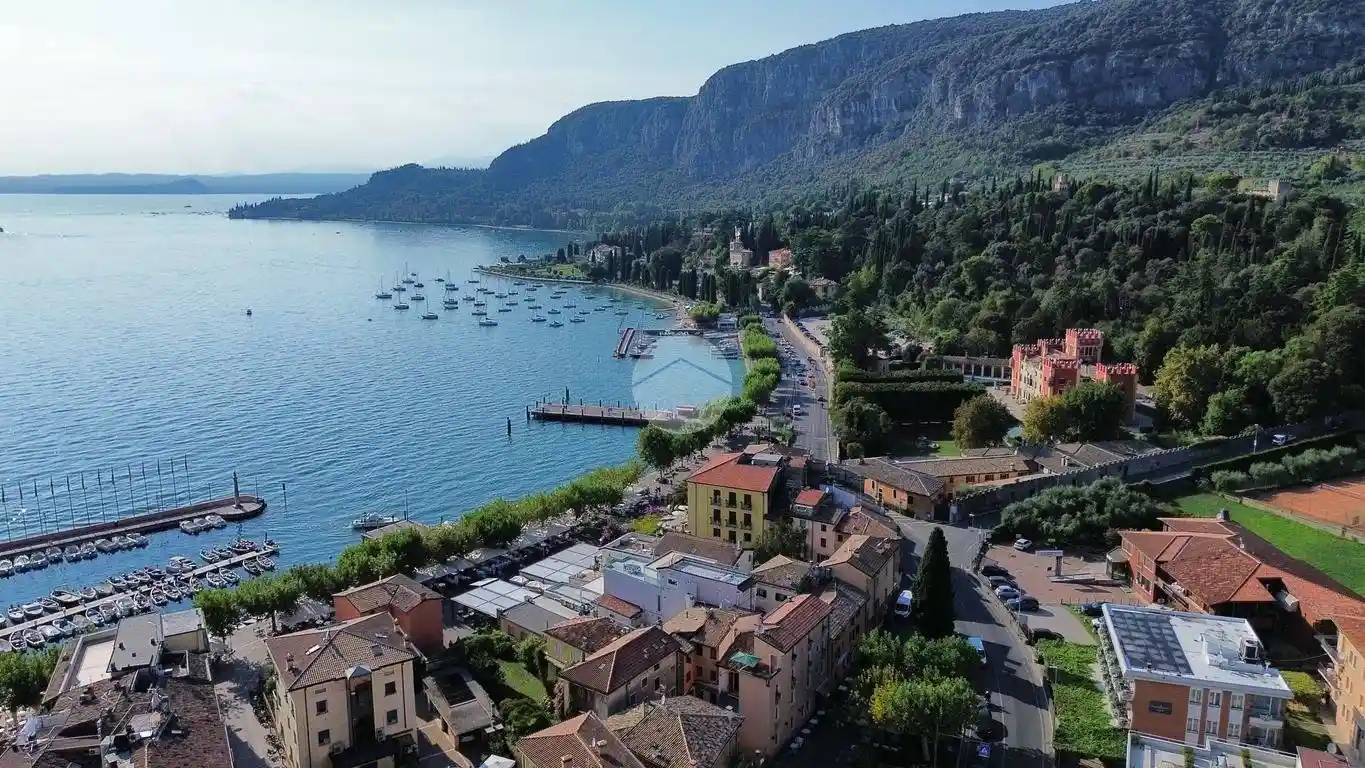 Palazzo - Edificio in vendita a Garda