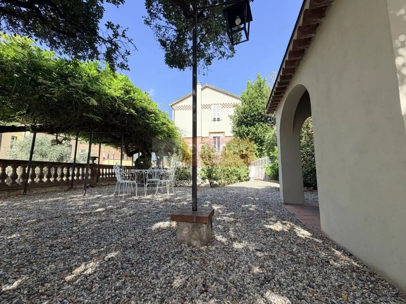 Villa in vendita a Cisano sul Neva