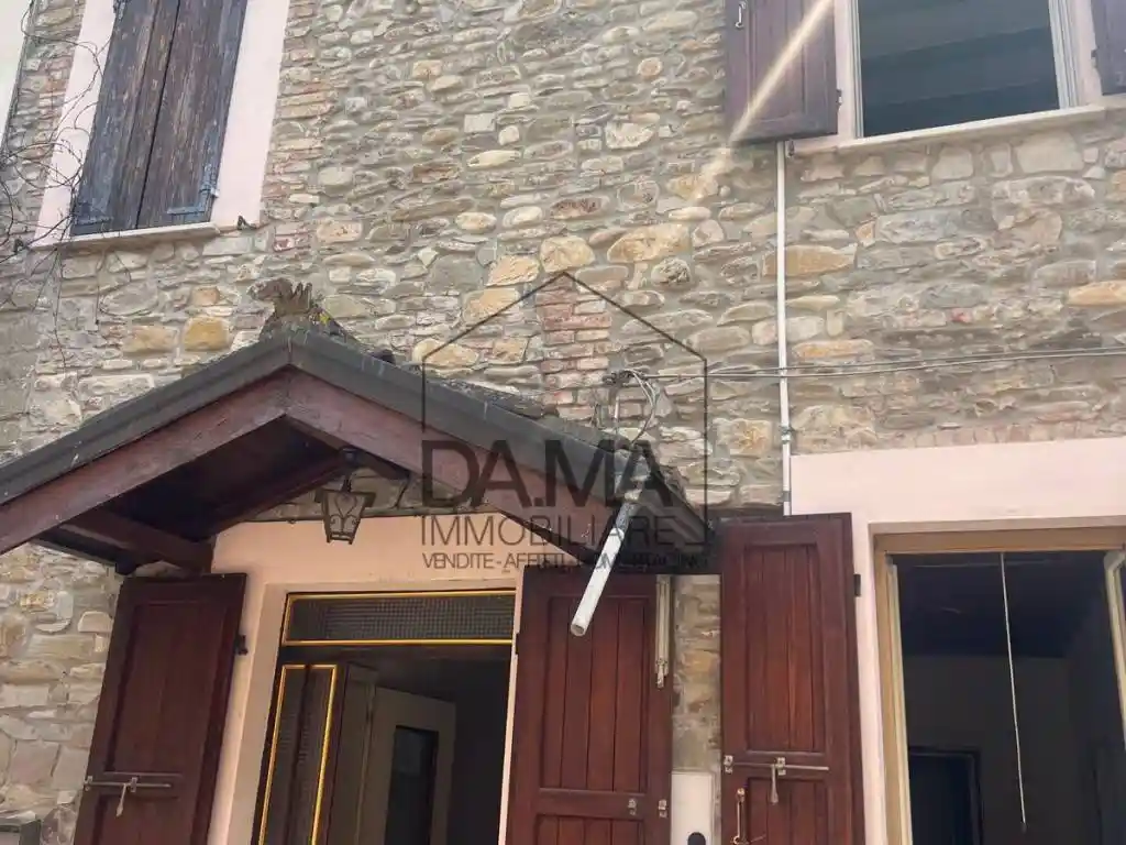 Appartamento in vendita a Varano de' Melegari