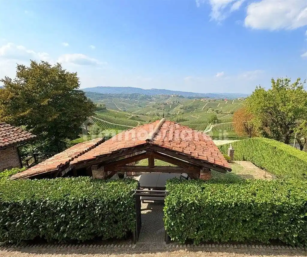 Casa indipendente in vendita a Serralunga d'Alba