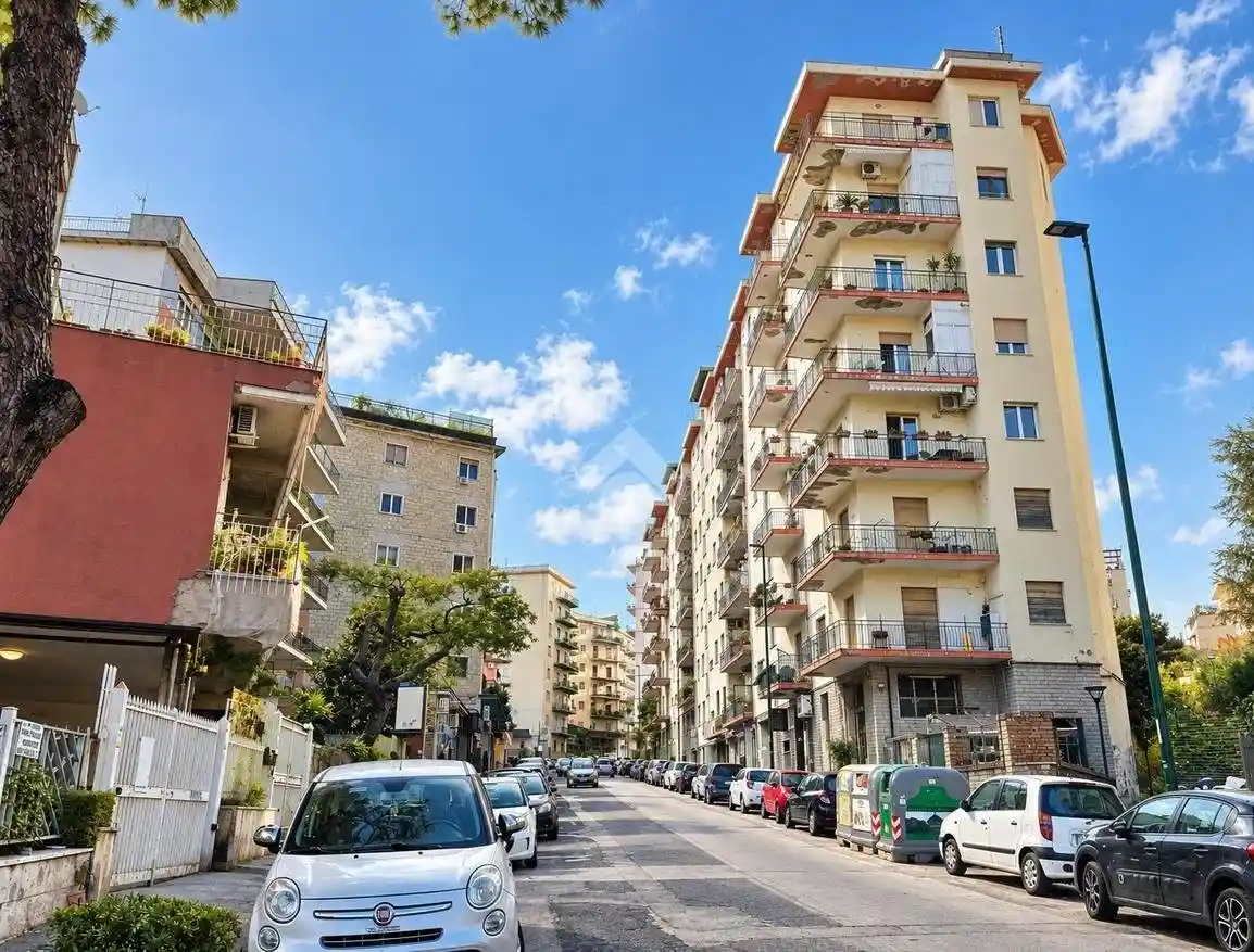 Appartamento in vendita a Napoli
