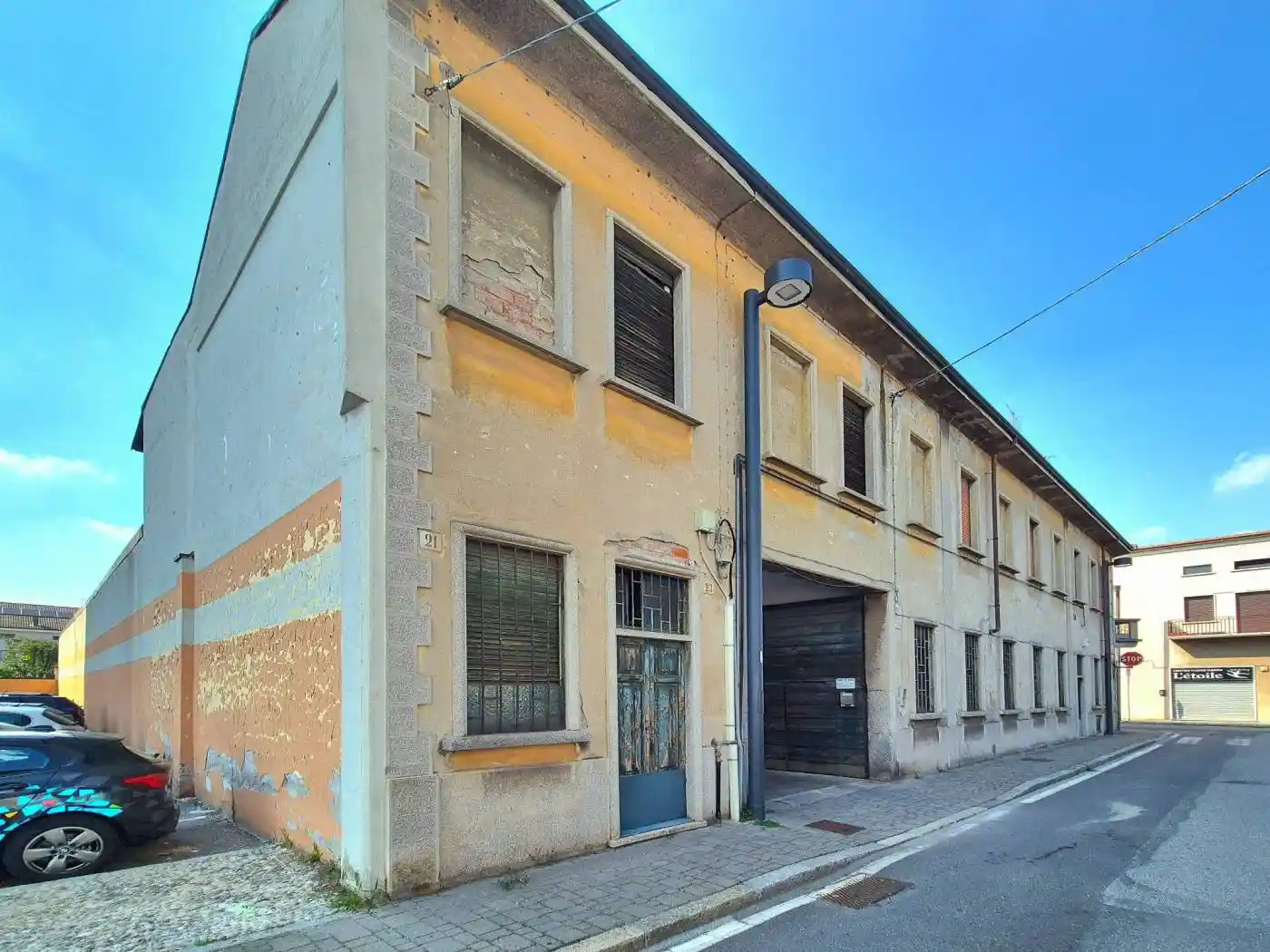 Palazzo - Edificio in vendita a Varedo